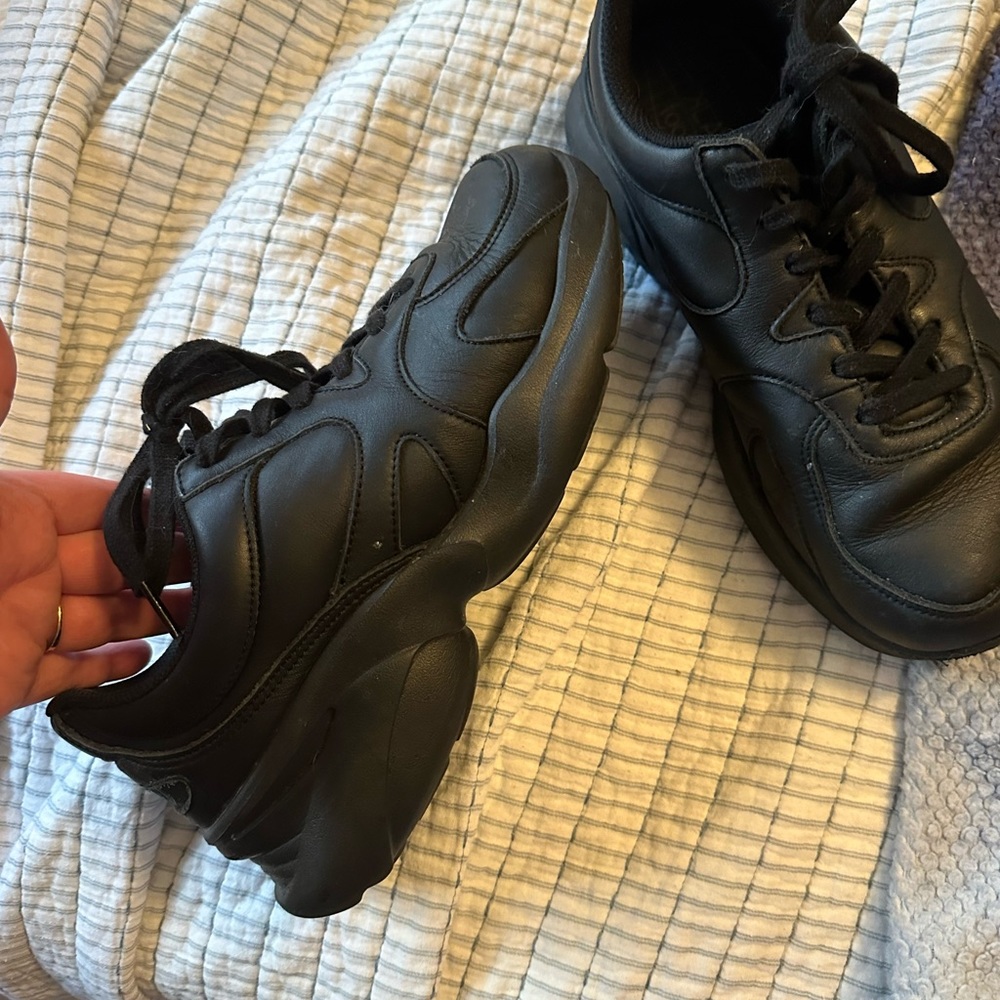 Women’s arch support walking shoes